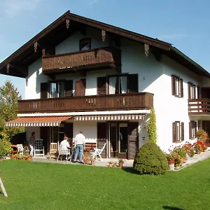 https://haus-auracher.com-bavaria.com